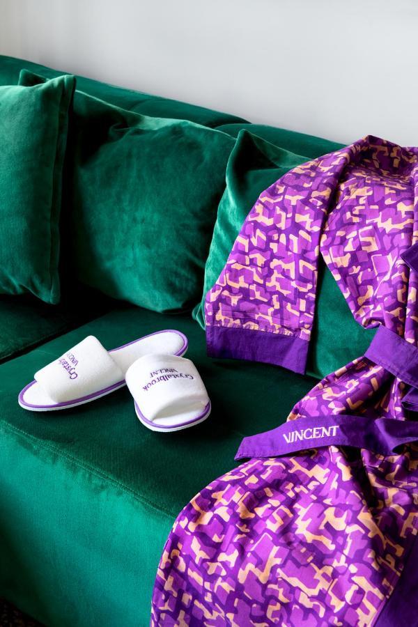 Crystalbrook Vincent Hotel Brisbane Eksteriør billede A pair of slippers