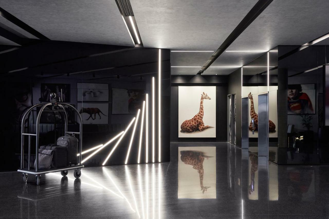 Crystalbrook Vincent Hotel Brisbane Eksteriør billede The Giraffe, 2015