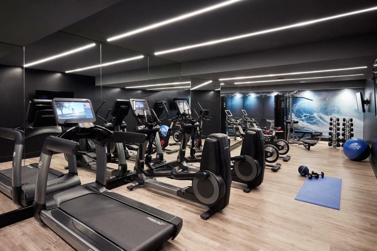 Crystalbrook Vincent Hotel Brisbane Eksteriør billede The gym at the hotel